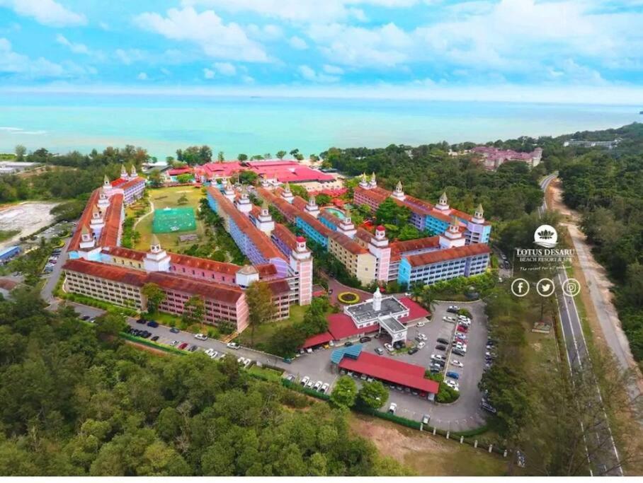 Lotus Desaru Beach Resort, 2 Bdrms, W/Splash Park Bandar Penawar 외부 사진