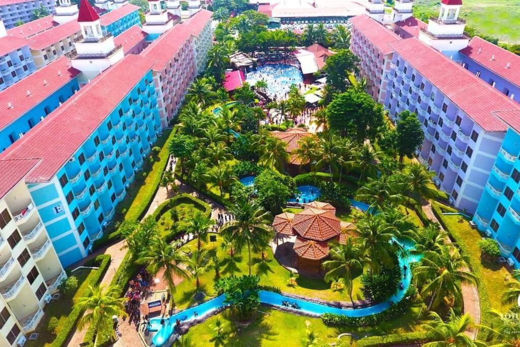 Lotus Desaru Beach Resort, 2 Bdrms, W/Splash Park Bandar Penawar 외부 사진